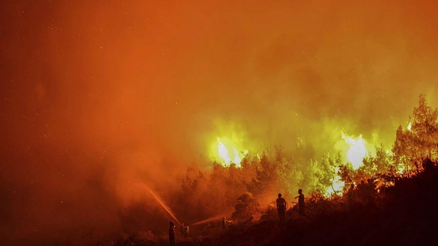 Συντονισμένες Προσπάθειες μεταξύ Πυροσβεστών και Τοπικών Αρχών