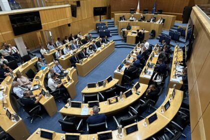 איוננו מתייחס לפרלמנט על מזג אוויר חסר תקדים ועל שריפת יער בלימסול