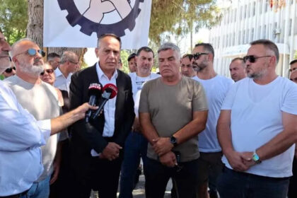 Koop Bank Workers End Strike Over Austerity Measures
