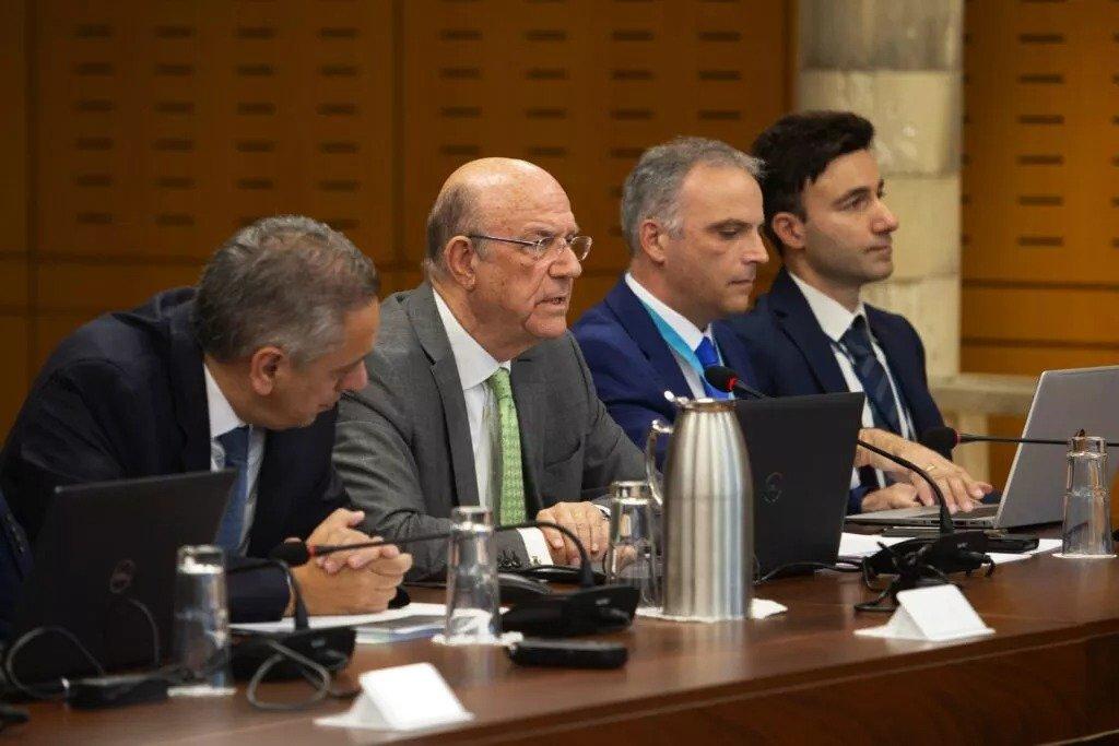 תגובות: פקידים, מומחים או קולות מקומיים