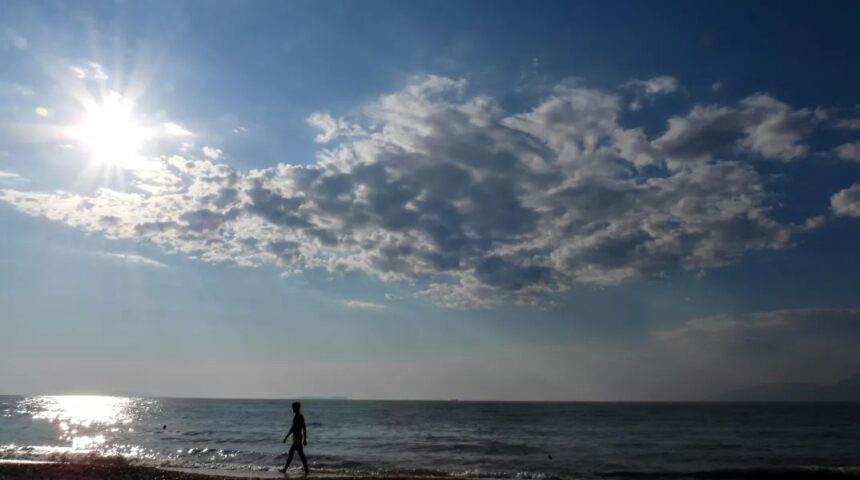 Highs of 34C with Showers Expected on Monday