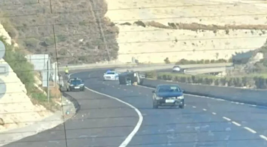 Accident on Paphos-Limassol Highway Involves Vehicle Overturning
