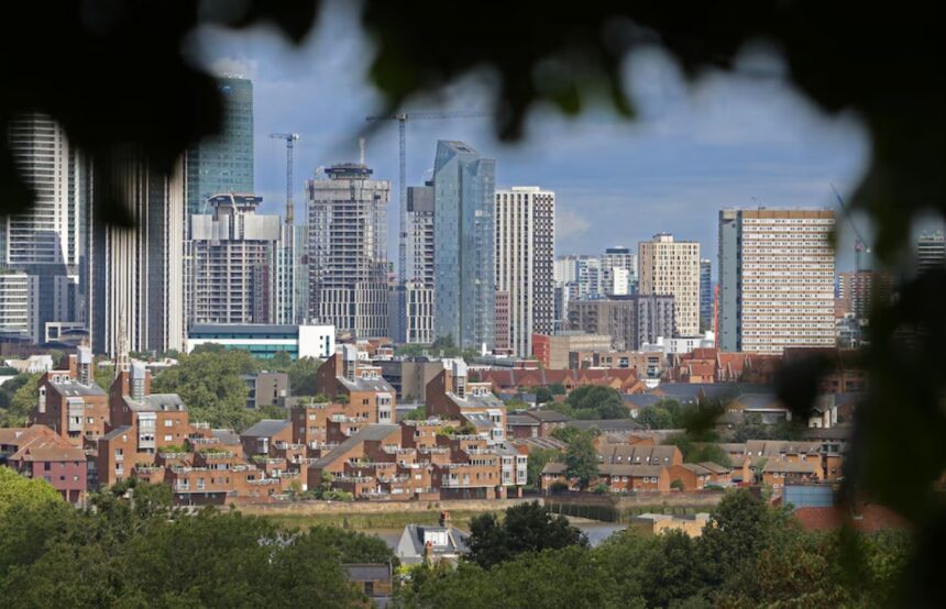 British House Prices Rise 0.3% in August, Reaching New Highs