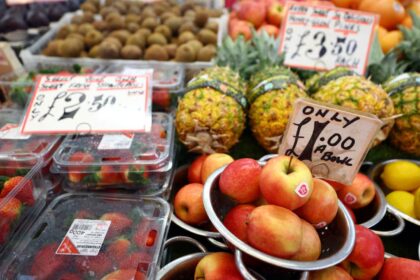 UK Grocery Inflation Falls to 4.9%