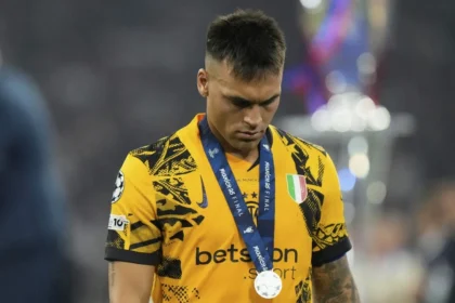Lautaro's Emotional Response to Champions League Final Defeat