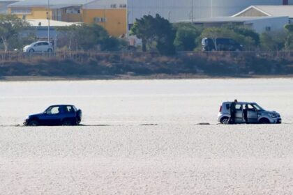 Cost of Recovering Vehicles from Larnaca Salt Lake Hits €7,000