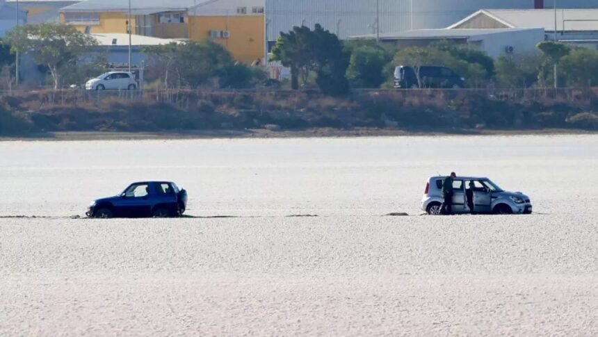 Cost of Recovering Vehicles from Larnaca Salt Lake Hits €7,000
