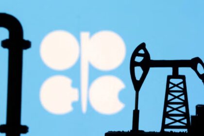 Oil Prices Fall Amid US Sanctions on Russia and OPEC+ Plans