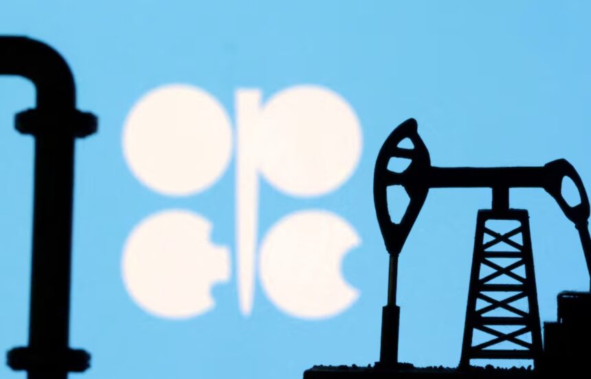 Oil Prices Fall Amid US Sanctions on Russia and OPEC+ Plans