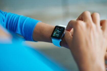 Smartwatches Propel Wearable Band Market to New Heights