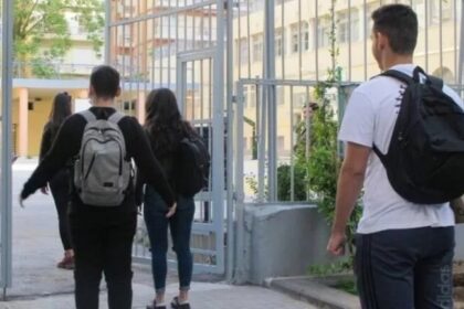 Parents Demand School Closure Amid Teacher Strike
