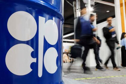 Oil Producers Pause Output Hikes Amid Oversupply Fears