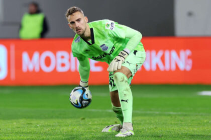 Ανόρθωση Closing In on Peter Leuvenberg Transfer