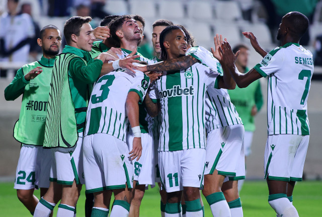 Omonia Excites Fans Ahead of Match Against Aradippou