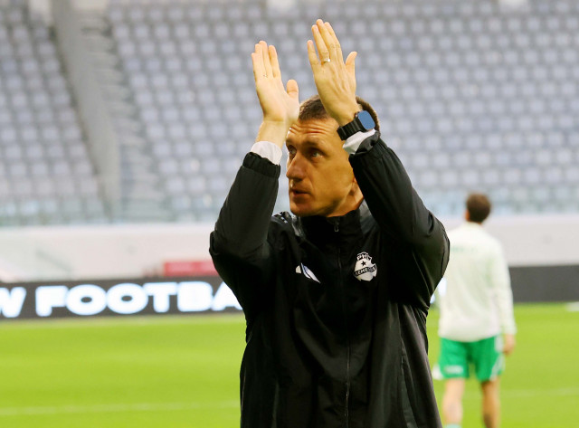 Αρτσιόμ Ράτζκοφ Faces Decision on Goalkeeper Ahead of Olympiacos Clash