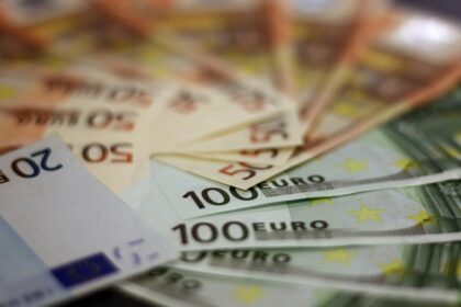 Minister Declares ‘Golden Balance’ Achieved for Minimum Wage Increase