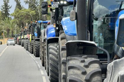 Farmers Protest at Presidential Palace Amid European Mobilisations