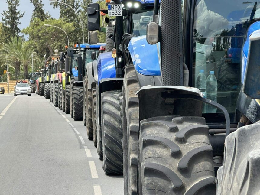 Farmers Protest at Presidential Palace Amid European Mobilisations