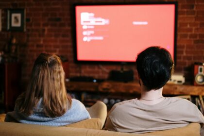 E-commerce Revolution: Walmart and Amazon Shape TV Platforms