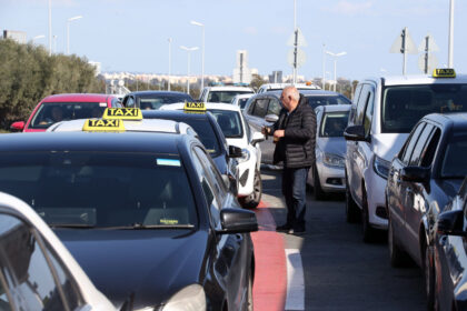 Larnaca Taxi Drivers End Strike Amid Ongoing Concerns Over Ride-Hailing Apps