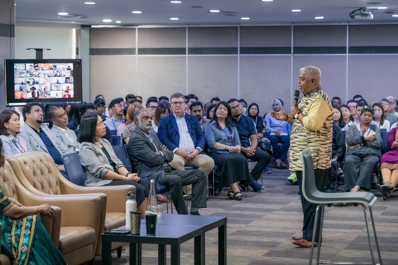 Vijay Eswaran Advocates for Human Connection in Economic Progress