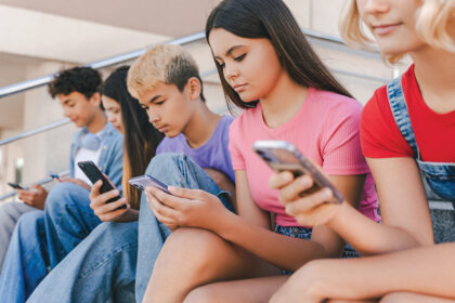 UK Encourages Parents to Discuss Toxic Online Content with Children