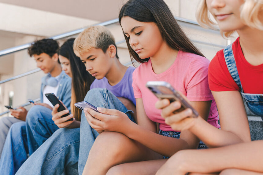 UK Encourages Parents to Discuss Toxic Online Content with Children