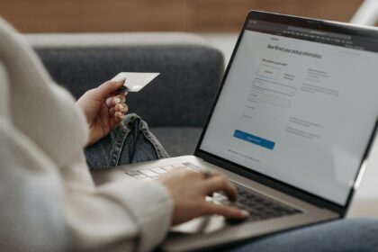 Cyprus Online Shopping Surges 83% as Skroutz Orders Increase