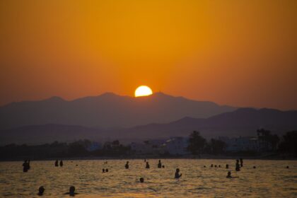 33 c: Cyprus Basks in 33°C Sunshine This Tuesday