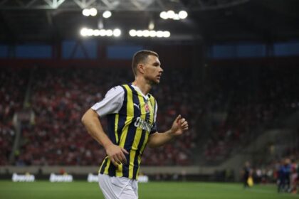 Dzeko turkish: Edin Dzeko Stirs Controversy with Turkish Flag Display at Karaiskakis