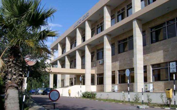 Iranian Man Sleeps Rough Outside Larnaca Court, Preferring Prison