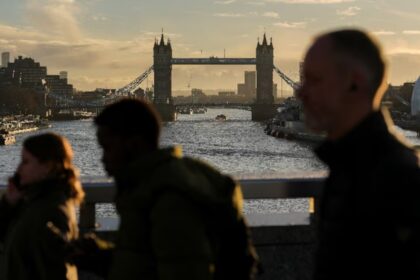 UK Employers Curb Hiring Amid Iran War Impact on Labour Market