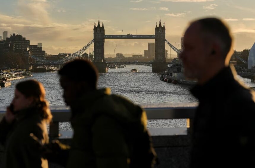 UK Employers Curb Hiring Amid Iran War Impact on Labour Market