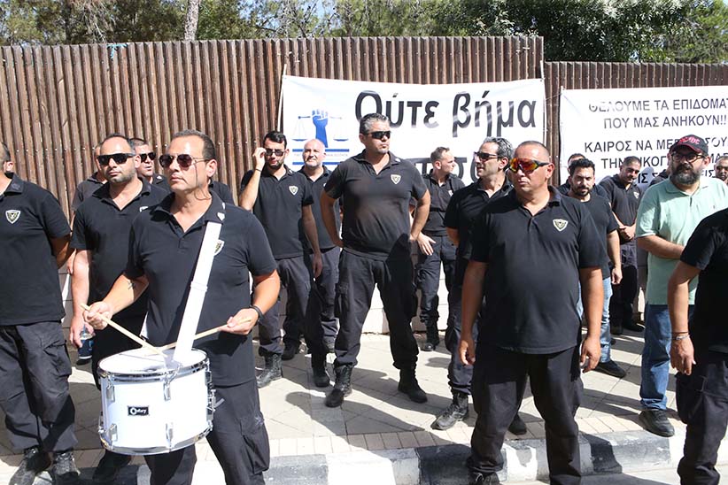Prison Wardens Report Intimidation Campaign