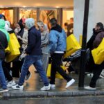 UK Retail Sales Plunge to Lowest Level in 40 Years Amid Inflation Fears