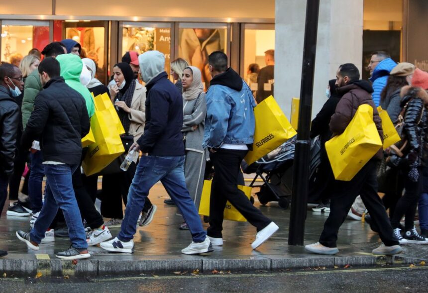 UK Retail Sales Plunge to Lowest Level in 40 Years Amid Inflation Fears