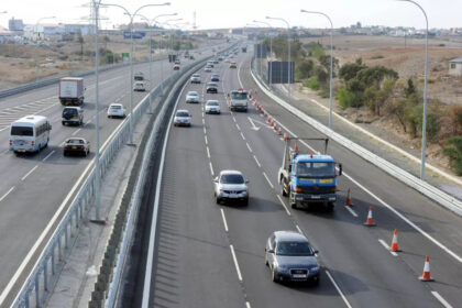 Mechanical Fault Causes Lorry Breakdown on Limassol-Paphos Motorway