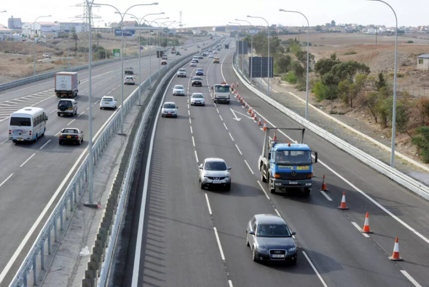 Mechanical Fault Causes Lorry Breakdown on Limassol-Paphos Motorway