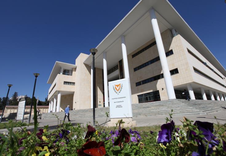 Hourly Government Workers Strike for Pay Rise and Better Conditions
